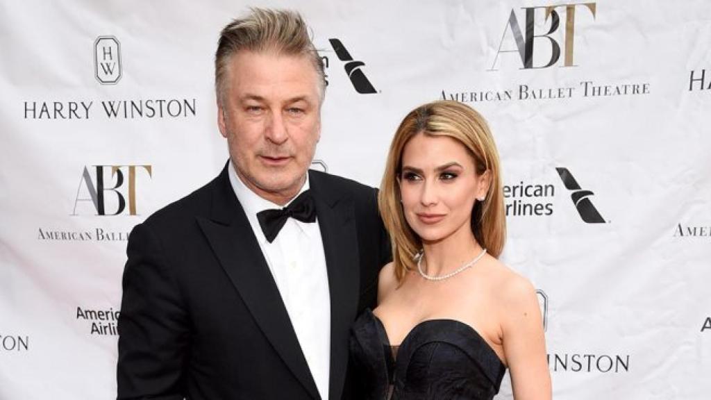 Hilaria Baldwin y el actor, en una alfombra roja