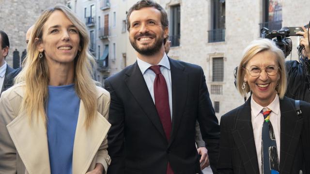 Casado en un mitin de campaña en Barcelona con Cayetana Álvarez de Toledo y Rosa Díez.