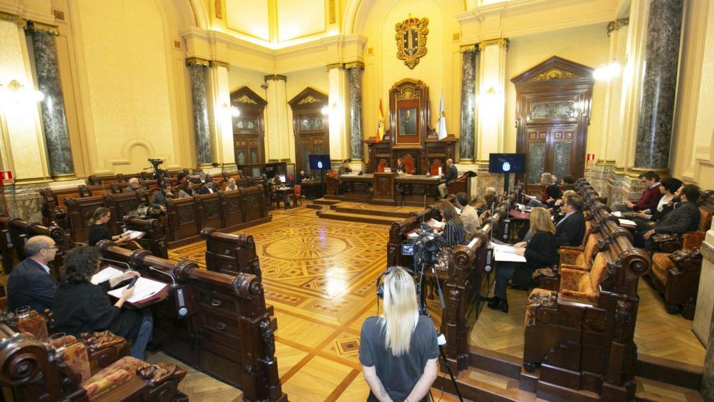El pleno exige a la Xunta que aumente sus presupuestos para A Coruña