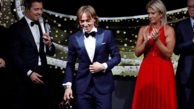 Luka Modric, recibiendo el Golden Foot