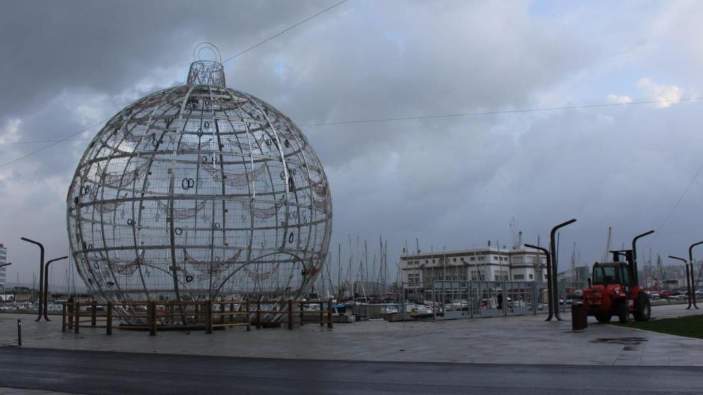 Imagen de la bola de la Marina esta tarde