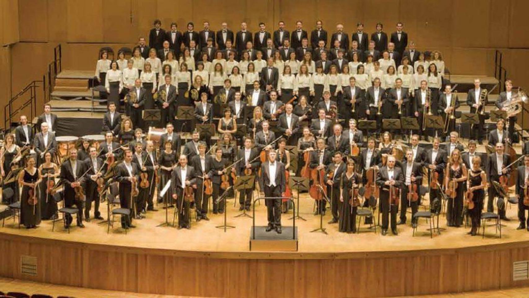 Músicos de la Orquesta Sinfónica de Galicia tras un concierto.