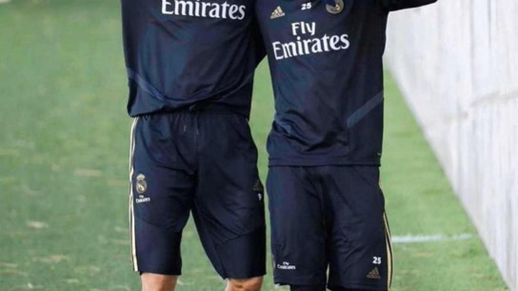 Karim Benzema junto a Vinicius Jr.
