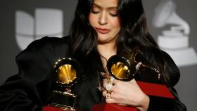 Rosalía arrasa en los Latin Grammy con cinco premios incluido 'Álbum del año'