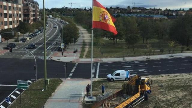 La bandera de la Plaza de Chamberí será similar a esta que ya ondea en Montecarmelo.