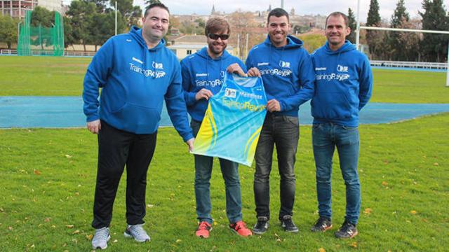 FOTO: Fernando Rey, junto a responsables de Mendinox y Deporchip.