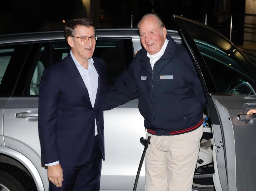 Juan Carlos posando junto al presidente de Galicia, Alberto Núñez Feijóo.