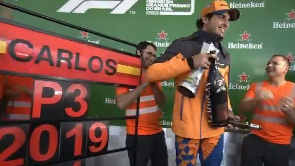 Así fue la extraña celebración de Carlos Sainz de su primer podio