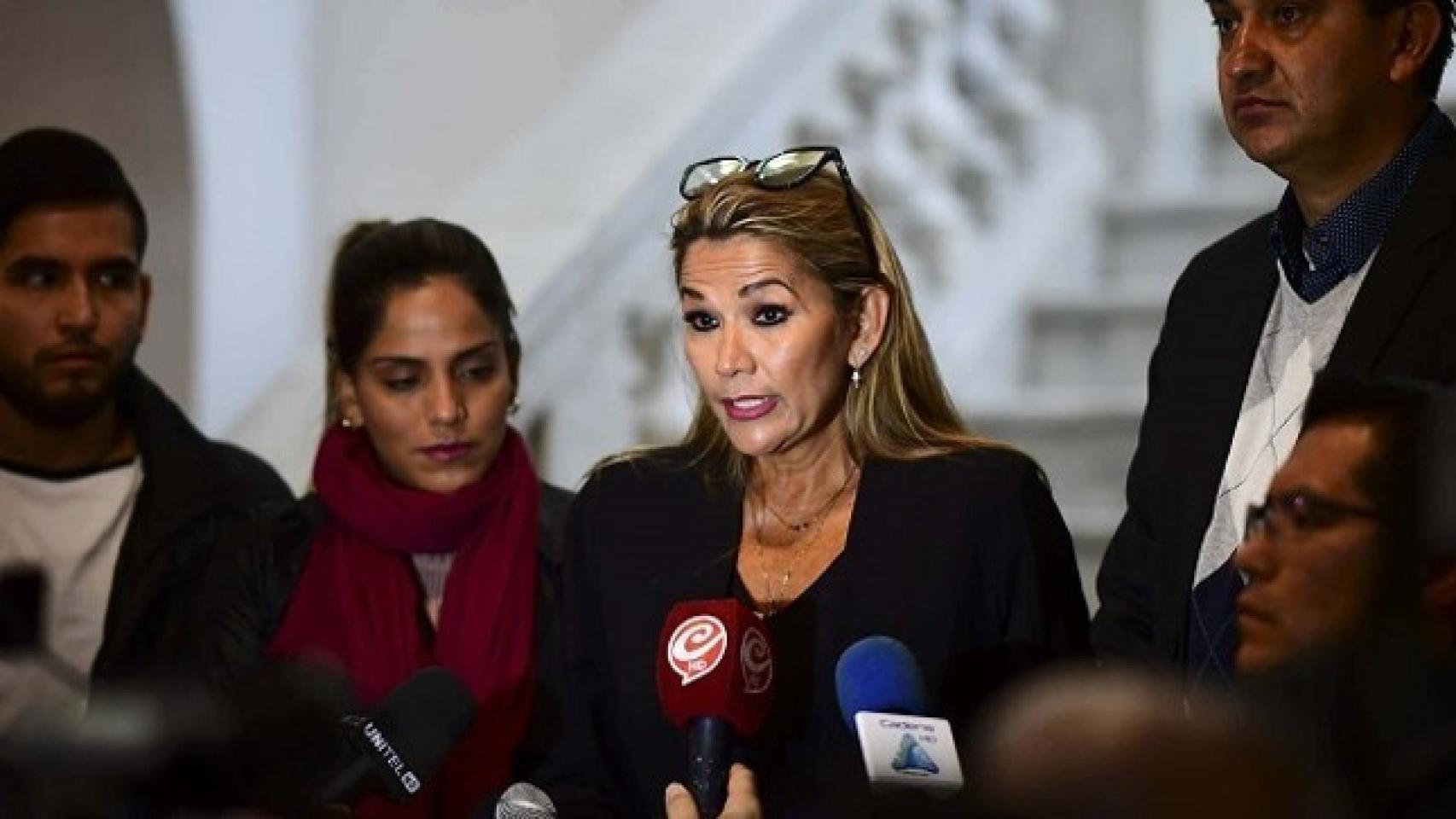 Jeanine áñez Chávez Héctor Hernando Hincapié Carvajal