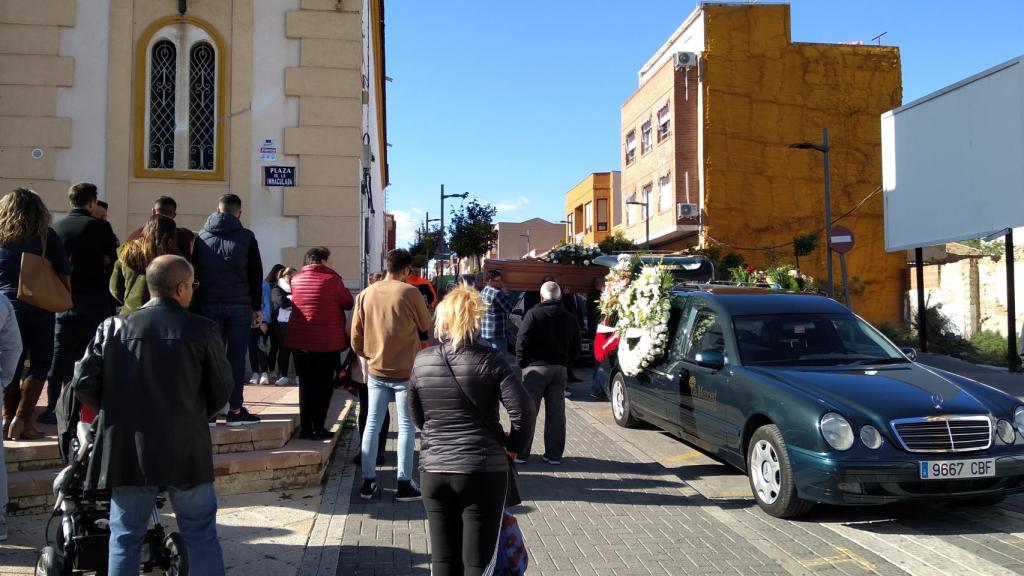 La iglesia de Campoamor de Alcantarilla se ha llenado para dar su último adiós al joven Fernando.