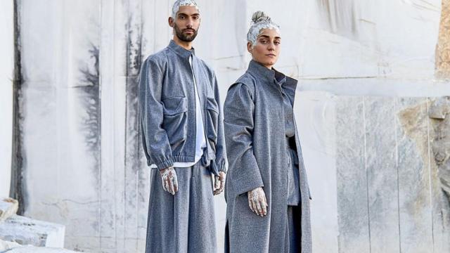 Modelos luciendo prendas de la colección limitada de Adolfo Domínguez.
