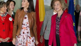 La reina emérita Sofía y la reina Letizia han asistido al rastrillo Nuevo Futuro en Madrid.