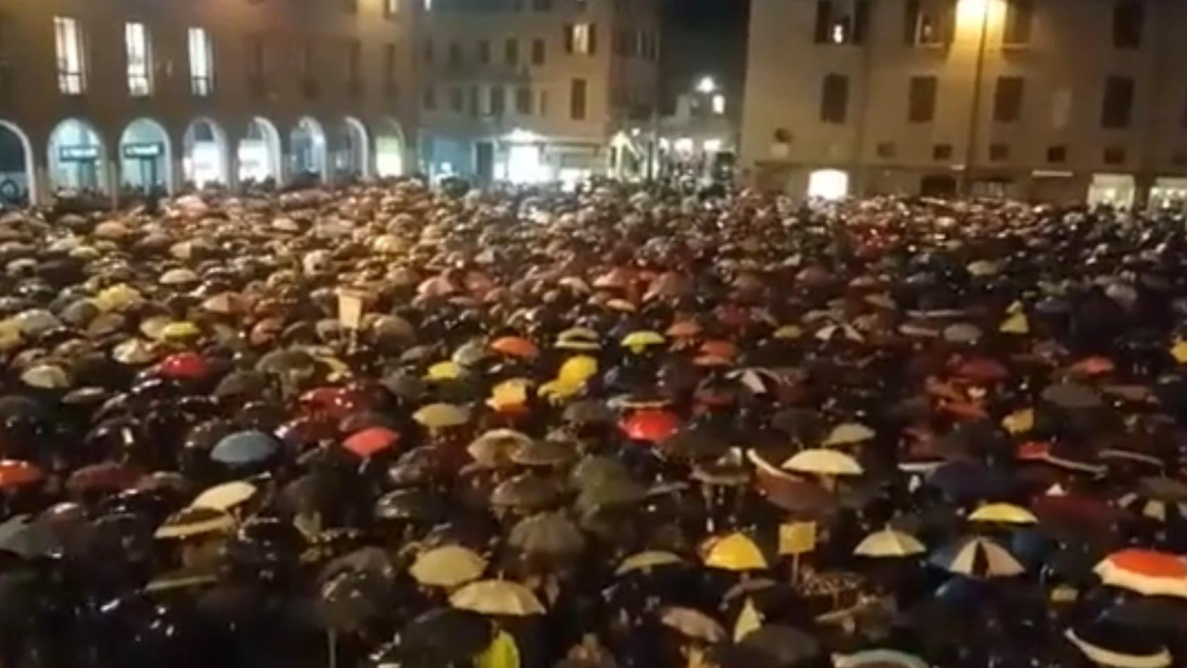 La plaza de Módena en la noche del lunes.