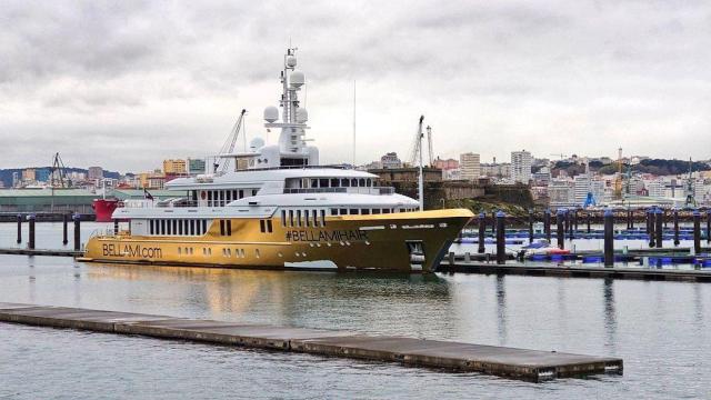 Yate de lujo atracado en el Puerto de A Coruña