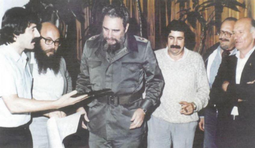 García Seoane, alcalde de Oleiros, junto a Fidel Castro.