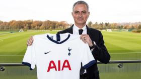 Jose Mourinho, con la camiseta del Tottenham