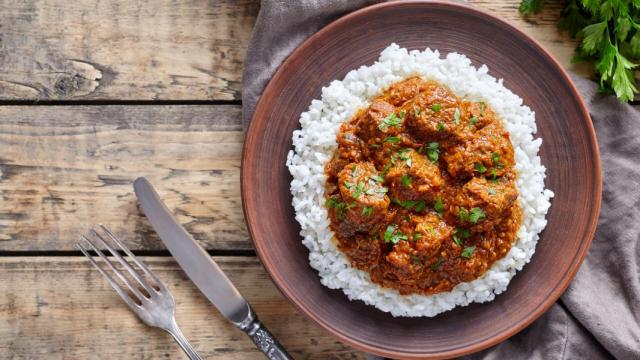 Carrilleras de cerdo al curry rojo tailandés, cocina fusión fácil