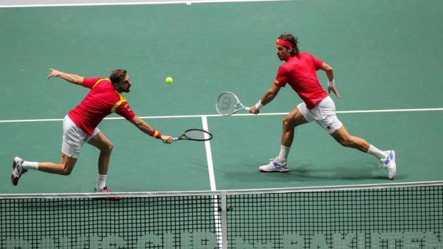 Granollers y López, durante el encuentro de dobles ante Rusia.