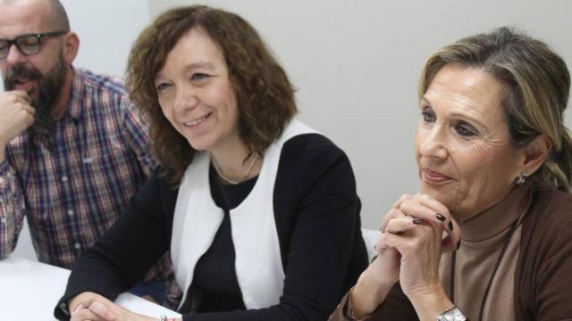 La alcaldesa Rosa Melchor y María José Carretero Cenjor, representante de la familia propietaria del antiguo cine