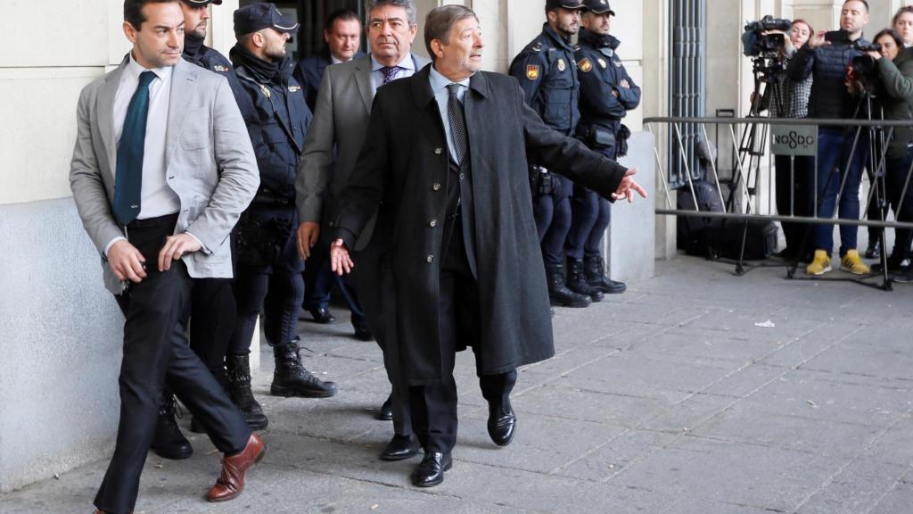 El exdirector general de Empleo de la Junta de Andalucía Francisco Javier Guerrero, a su salida de la Audiencia de Sevilla.