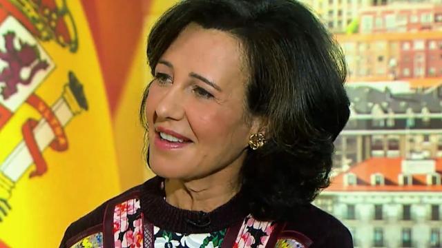 Ana Botín, presidenta del Santander durante una entrevista en Bloomberg.