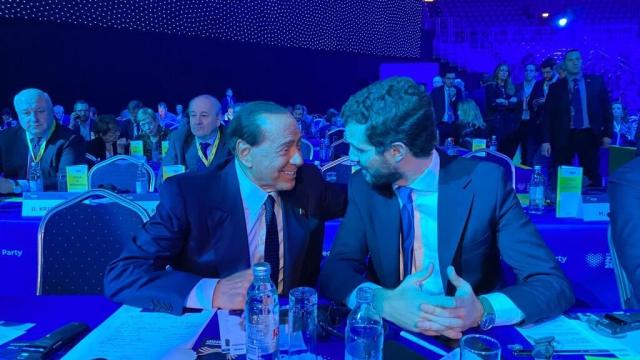 Silvio Berlusconi y Pablo Casado en el Congreso del PPE en Zagreb.