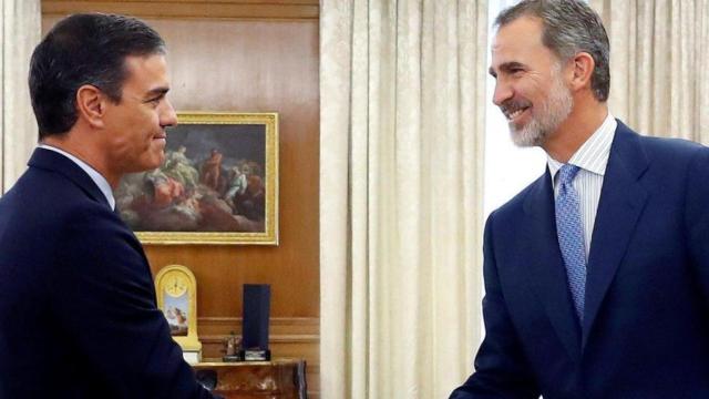 El presidente en funciones, Pedro Sánchez, y el rey Felipe VI.