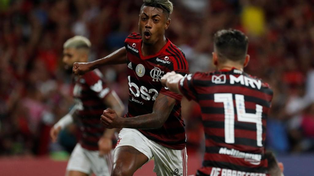 Bruno Henrique y De Arrascaeta celebran un gol