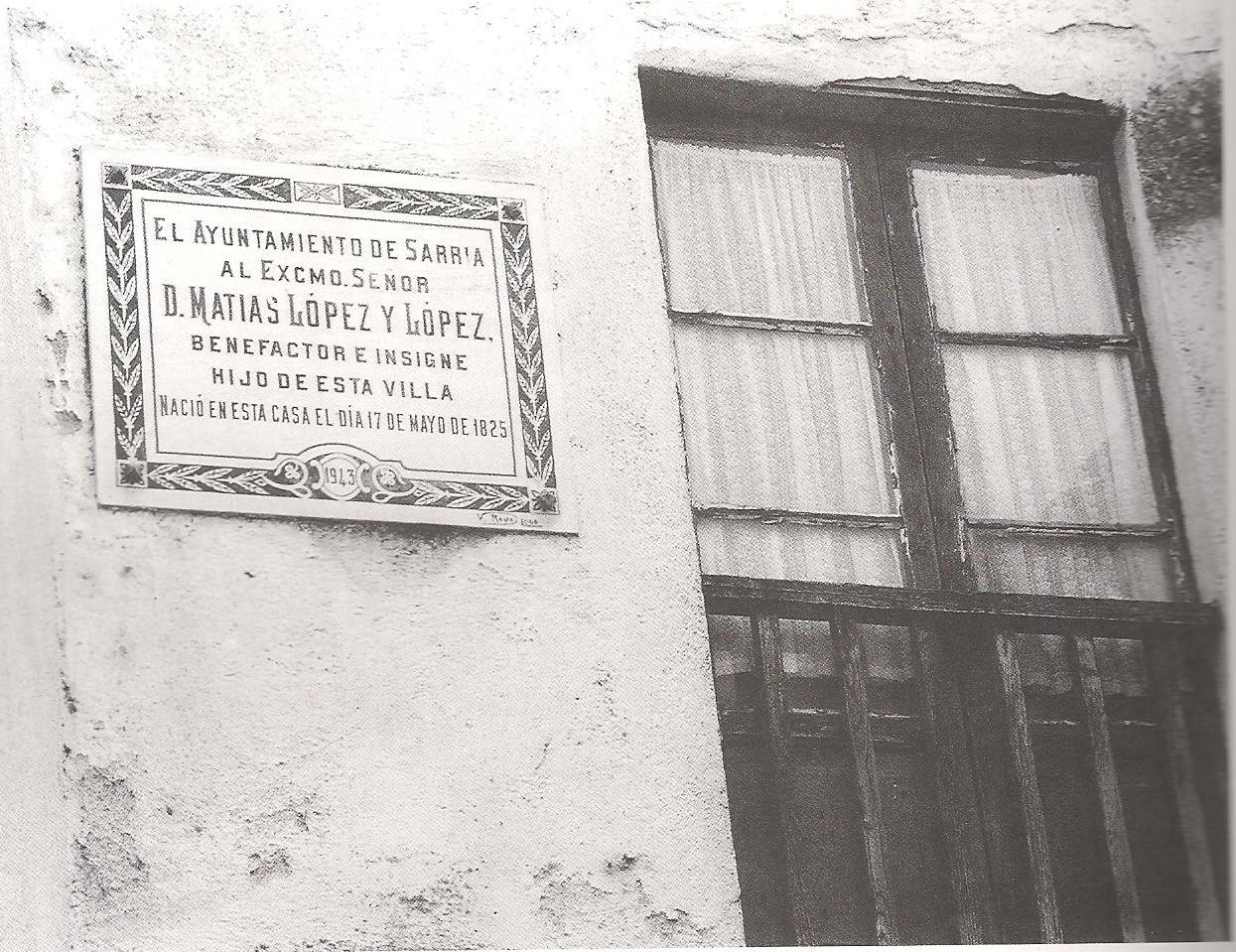 Placa en la fachada de su casa natal de Sarria. https://es.wikipedia.org