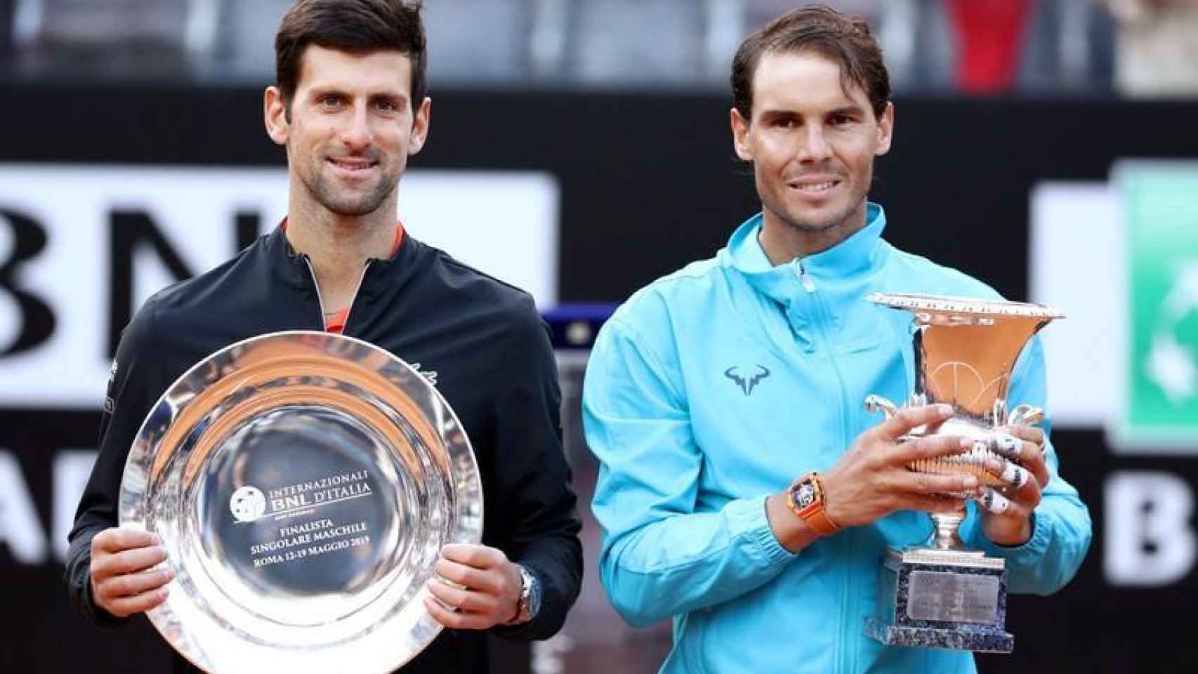 Rafa Nadal y Djokovic tras la final de Roma 2019 que se llevó el español