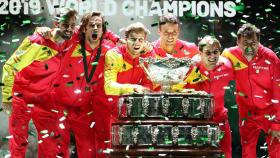 El equipo español de la Copa Davis celebra el último título conseguido, en 2019 en la Caja Mágica de Madrid.