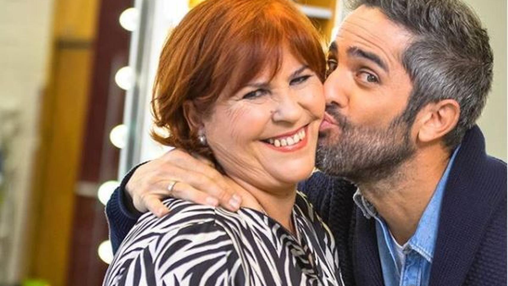 Roberto Leal junto a su madre Mercedes en una imagen de su red social.