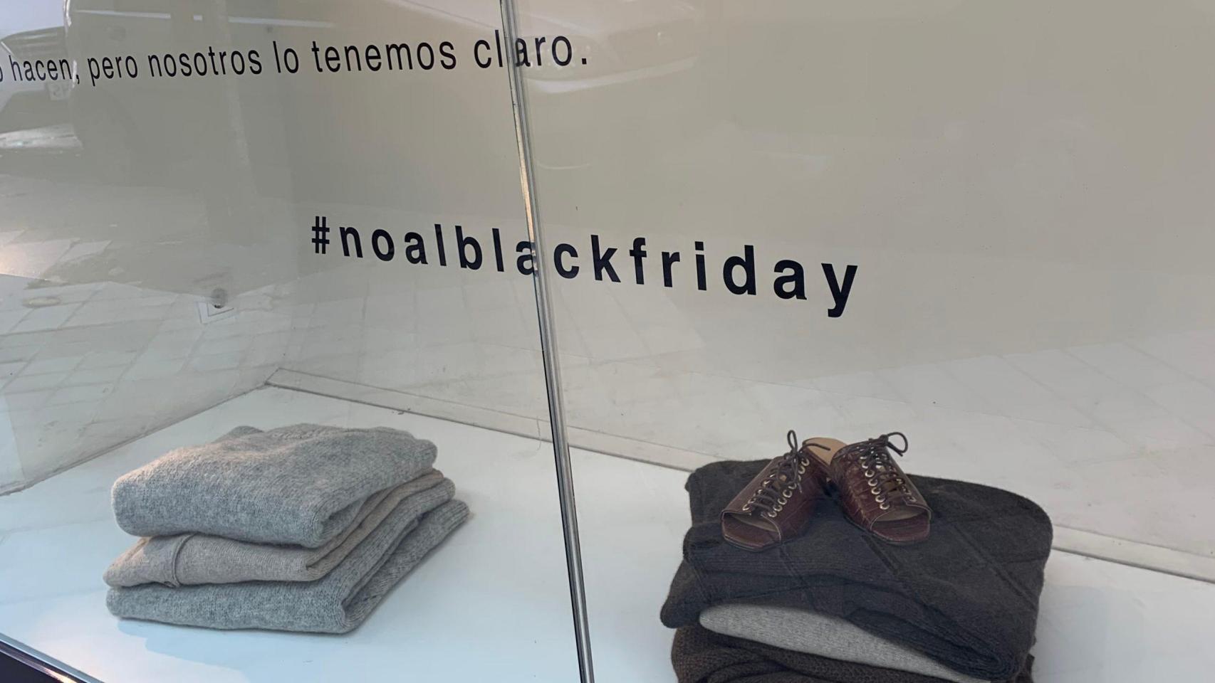 El manifiesto contra el Black Friday de la tienda Mónica Cordera de A Coruña