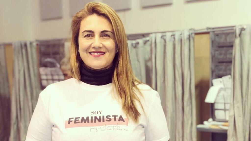 Carlota acudió a votar el pasado 10 de noviembre con una camiseta reivindicativa.