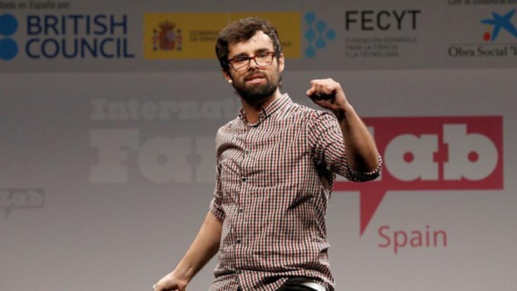 El biólogo y divulgador Ricardo Moure durante una actuación en el concurso de monólogos científicos FameLab.