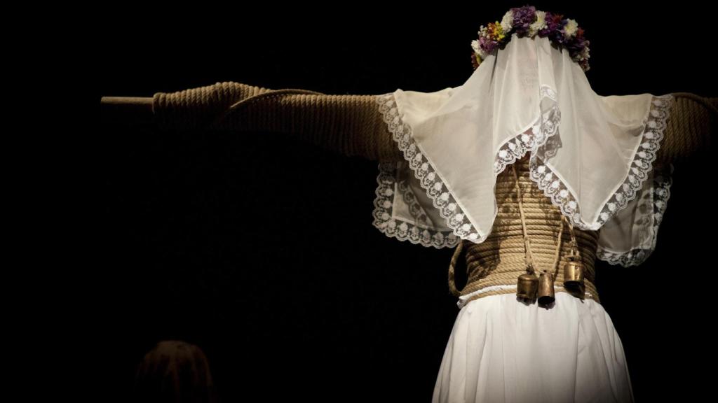 Angélica Liddell en un momento de 'Una costilla sobre mi mesa. Madre'. Foto: Susana Pavía