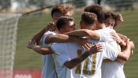 Los jugadores del Real Madrid Juvenil celebran un gol