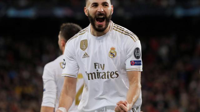 Karim Benzema celebra su segundo gol al PSG