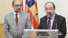 El presidente del Gobierno de Aragón, Javier Lambán, junto al secretario general del PSC, Miquel Iceta.