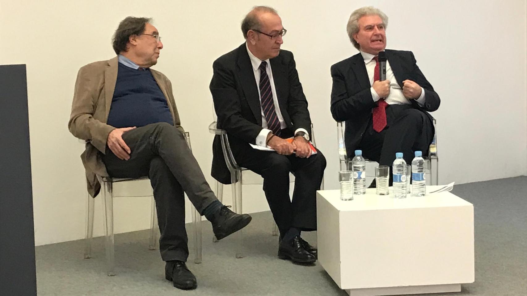 Francesc de Carreras, Nicolás Redondo y César Antonio Molina, durante el acto de este martes.