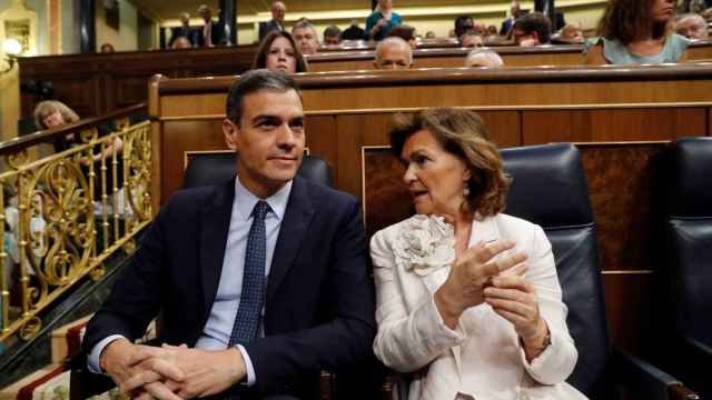 Pedro Sánchez y Carmen Calvo, en el Congreso de los Diputados, cuando ella seguía en el Ejecutivo.