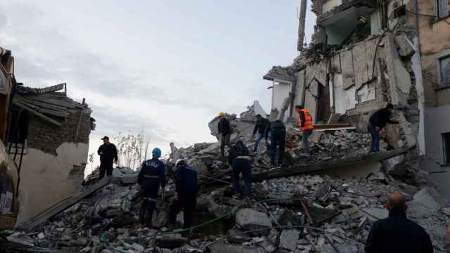 Edificios derruidos en Durres (Albania) tras el terremoto.