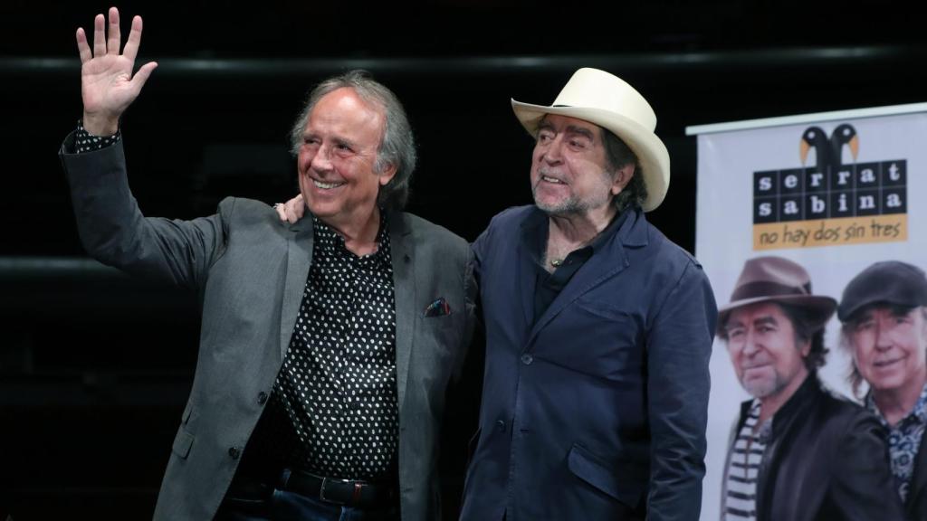 Joan Manuel Serrat y Joaquín Sabina, durante una rueda de prensa en México.