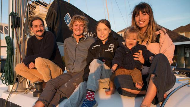 De izquierda a derecha: Riley Whitelum, Nikki Henderson, Greta Thunberg y Elayna Carausu con su bebé Lenny.