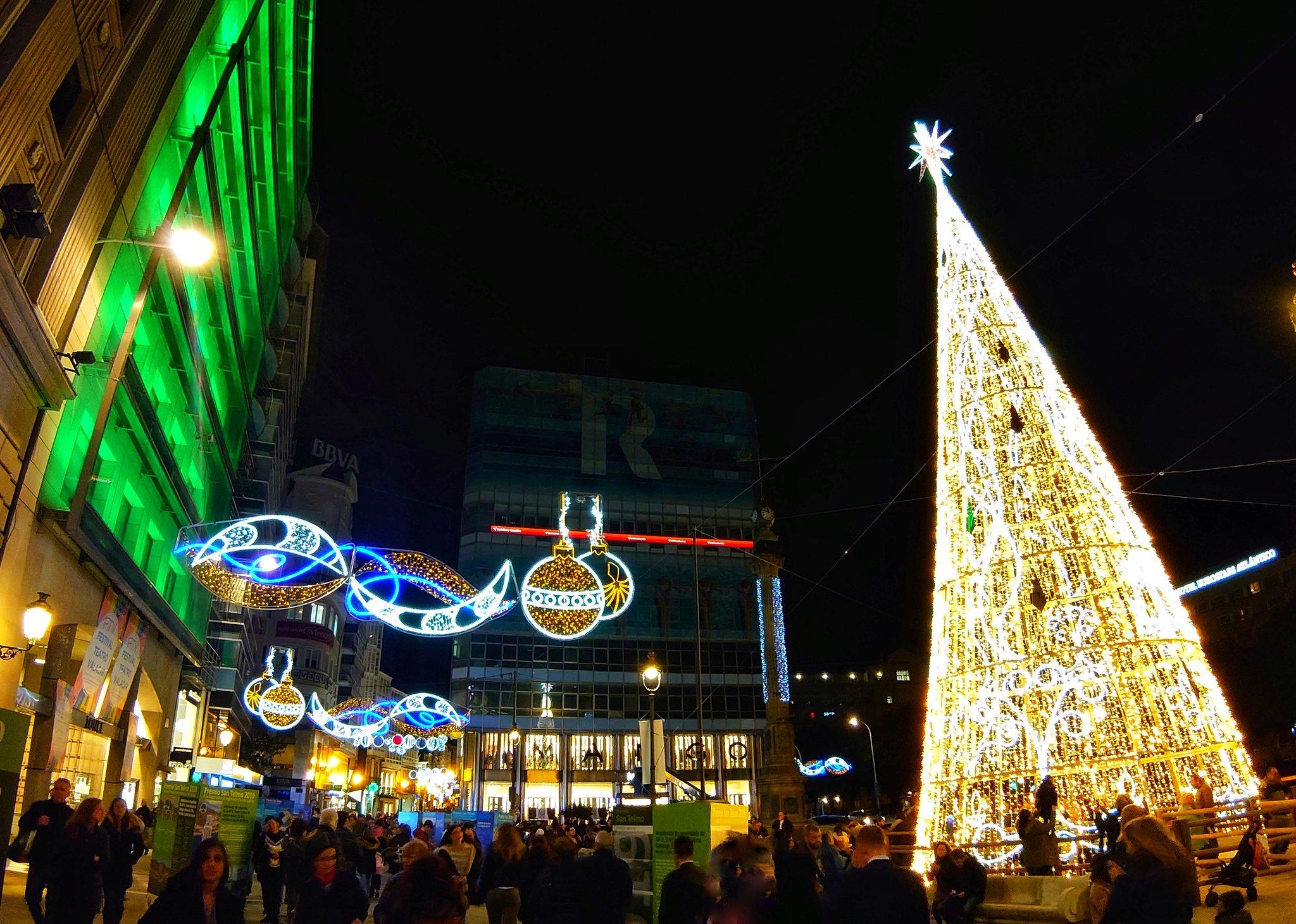 Luces en el Obelisco (Fuente: @EloyTP)