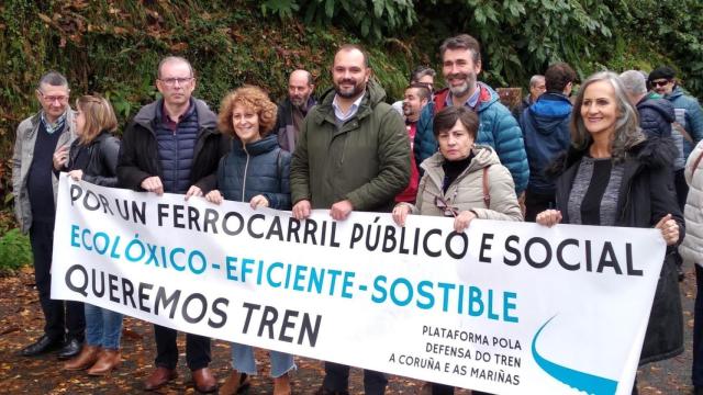 Protesta en Pontedeume para pedir la modernización del tren