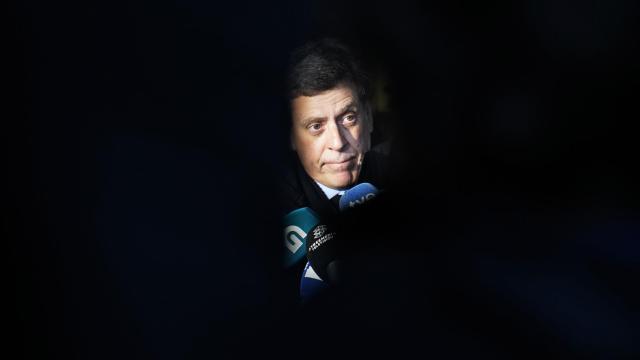 Juan Carlos Quer, padre de la joven Diana Quer, a las puertas del juzgado.