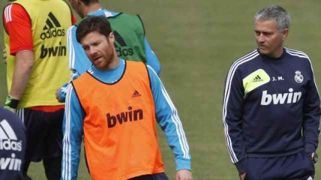 Xabi Alonso y Mourinho, en el Real Madrid