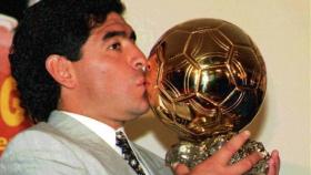 Diego Armando Maradona recibió en 1995 el Balón de Oro honorífico