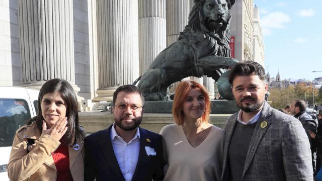 Vilalta, Aragonés, Telechea y Rufián, este lunes en las puertas del Congreso.